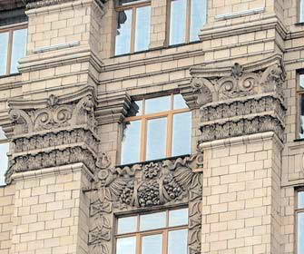 Рельєфи на фасаді