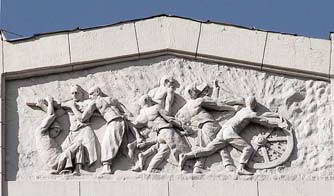 Сецесійний фронтон