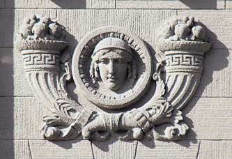 Рельєф із рогами достатку