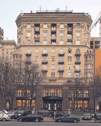 Головний фасад (№ 27)