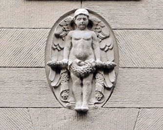 Рельєф на фасаді (хлопець)