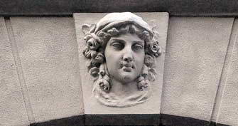 Маскарон (жінка)