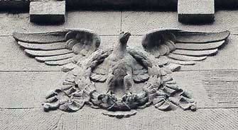 Рельєф на фасаді (ангел?)