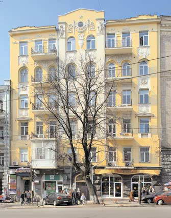 Головний фасад