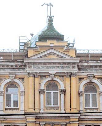 Фрагмент 4-го поверху головного фасаду