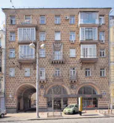 Головний фасад