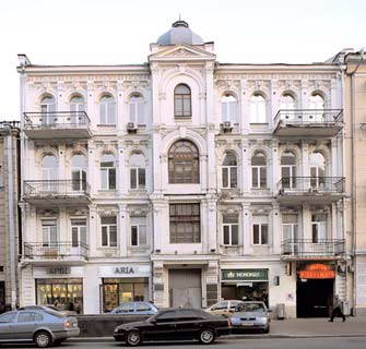 Головний фасад