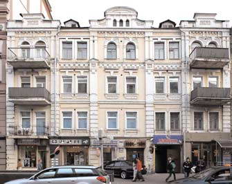 Головний фасад (№ 17)