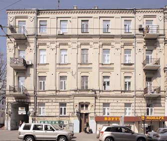 Головний фасад (вул. Шота Руставелі, 24)