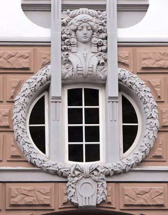 Сецесійне вікно над входом (№ 14а)