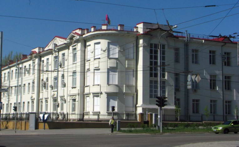 Фото 2013 Земська лікарня, 1914-1916 (архіт.). Просп. Соборний, 70. На… Земська лікарня (№ 70)