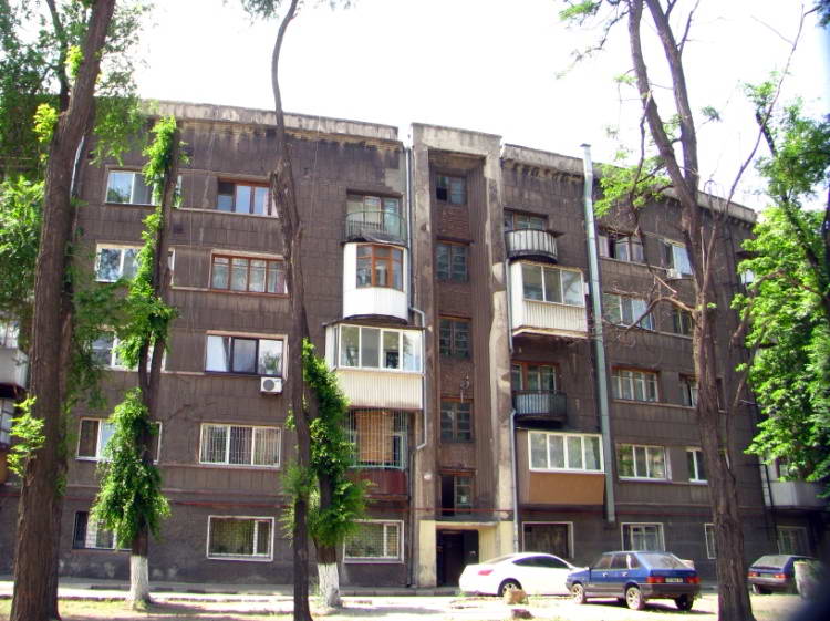 Фото 2013 Житловий будинок, 1933 – 34 (архіт.). Вул. Незалежної України, 31. … Житловий будинок (№ 31)