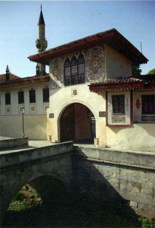 Північна надбрамна башта