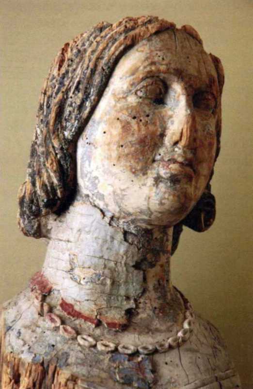 Скульптура жінки