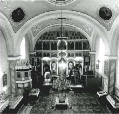 Інтер’єр з видом на вівтар