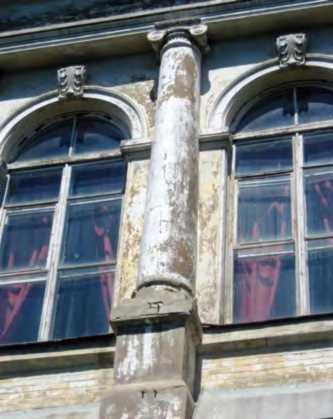 Міжвіконна колона