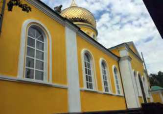 Бічний фасад