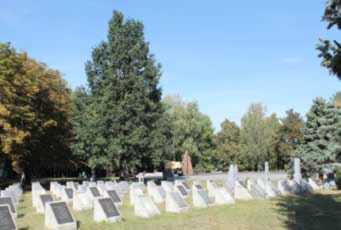 Військове кладовище, 1943-1945, 1985…