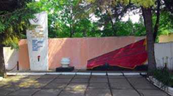 Братська могила радянських воїнів