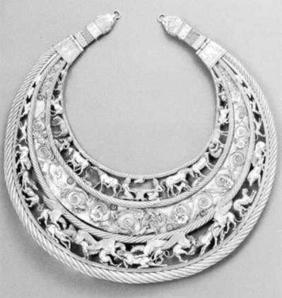 Мал. 12. Пектораль із кургану Товста…