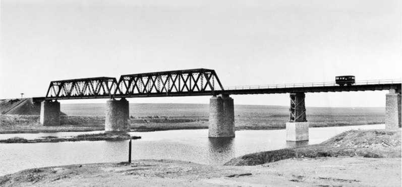 Мал. 20. Залізничний міст через р…