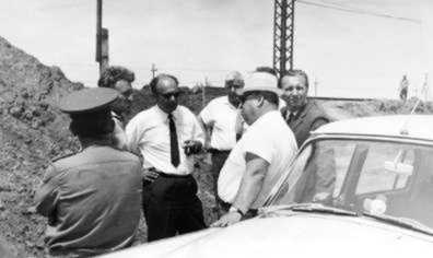 Мал. 24. Археолог Б. М. Мозолевський…