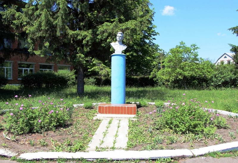 Джерело: Звід пам’яток історії та культури України. Харківська область.… Пам’ятник Ольшанському К. Ф.