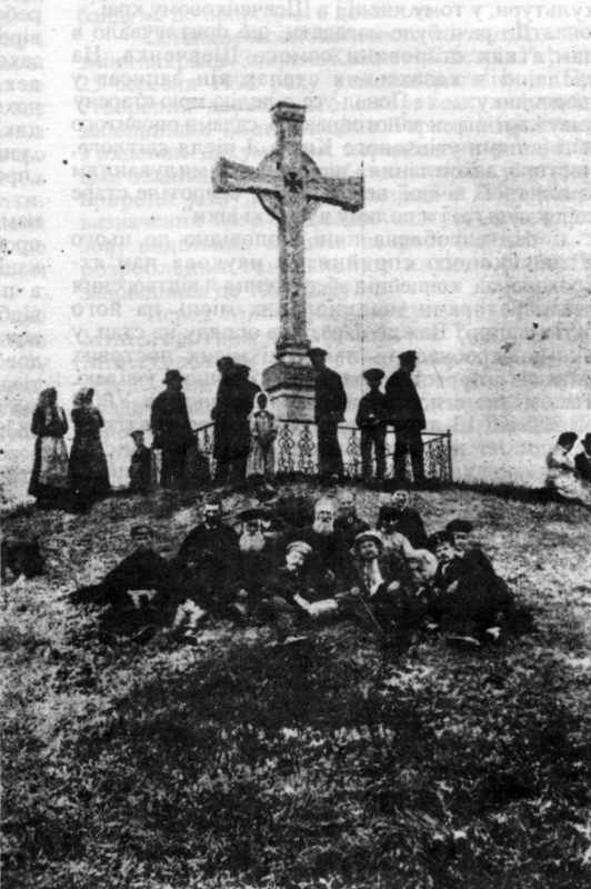 Родичі Т.Шевченка на могилі поета в…