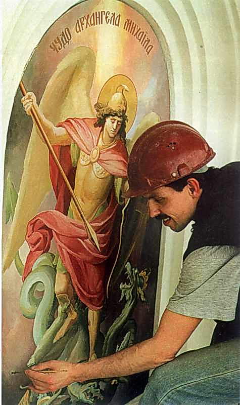 Художник Ю.Гузенко за роботою