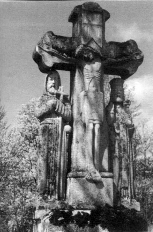 Хрест на цвинтарі