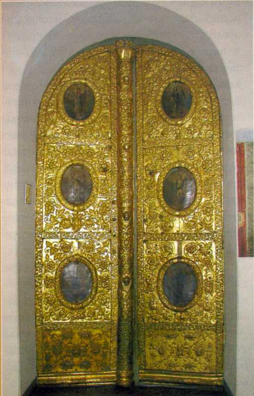 Вхідні ворота собору