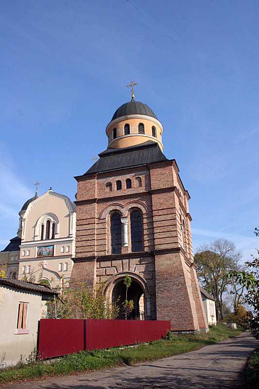 2017 р. Дзвіниця. Вигляд із заходу