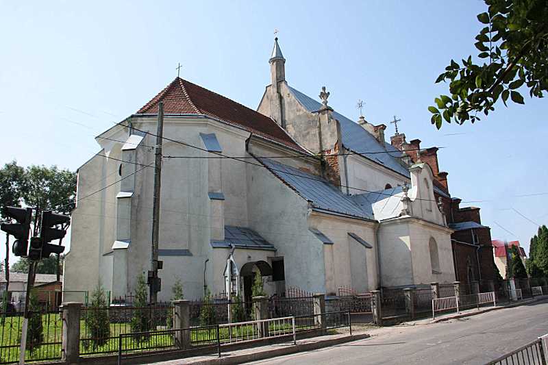 Костел 16 – 18 ст. і дзвіниця [Пам’ятники архітектури УРСР, що перебувають під… Костел Воздвиження