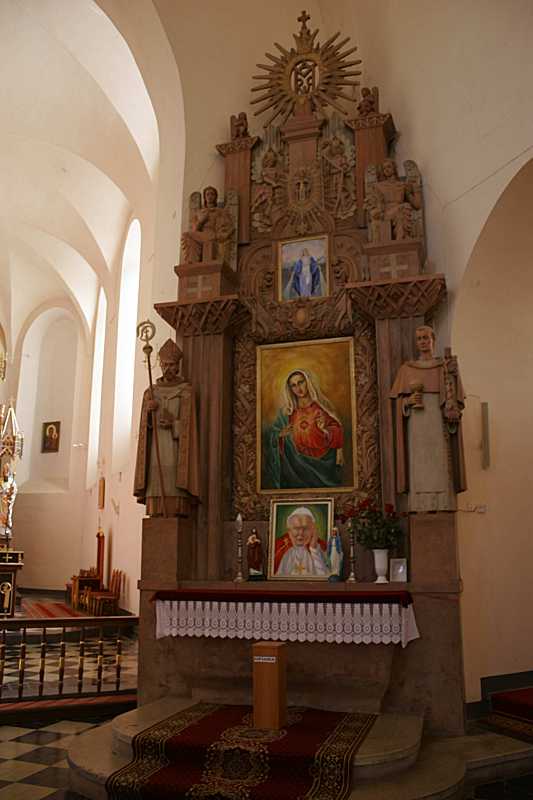 Загальний вигляд правого бічого вівтаря