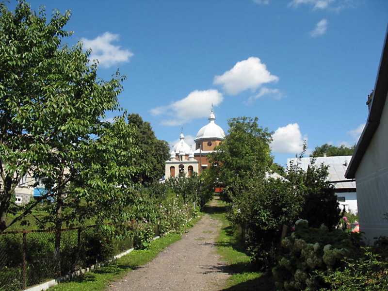 2011 р. Дзвіниця і церква