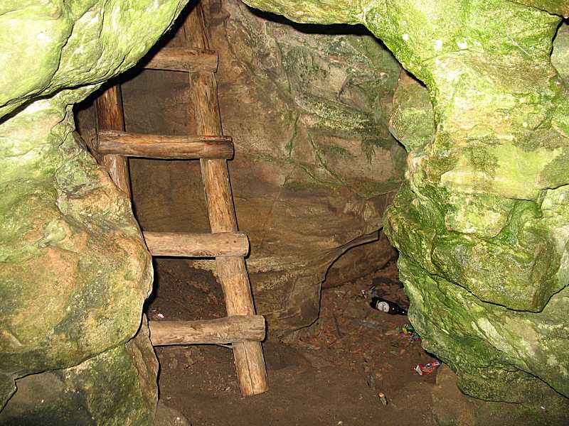 2006 р. Інтер’єс сходів усередині церкви