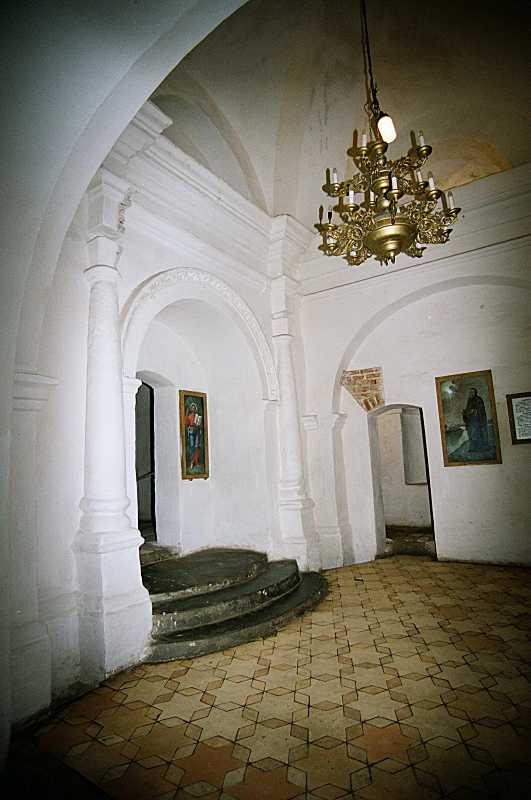 2002 р. Фрагмент інтер’єра крипти з…