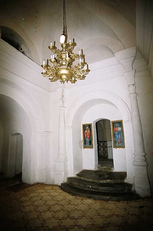 2002 р. Фрагмент інтер’єра крипти з…