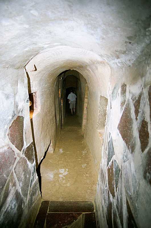 2002 р. Інтер’єр печерного проходу (3)
