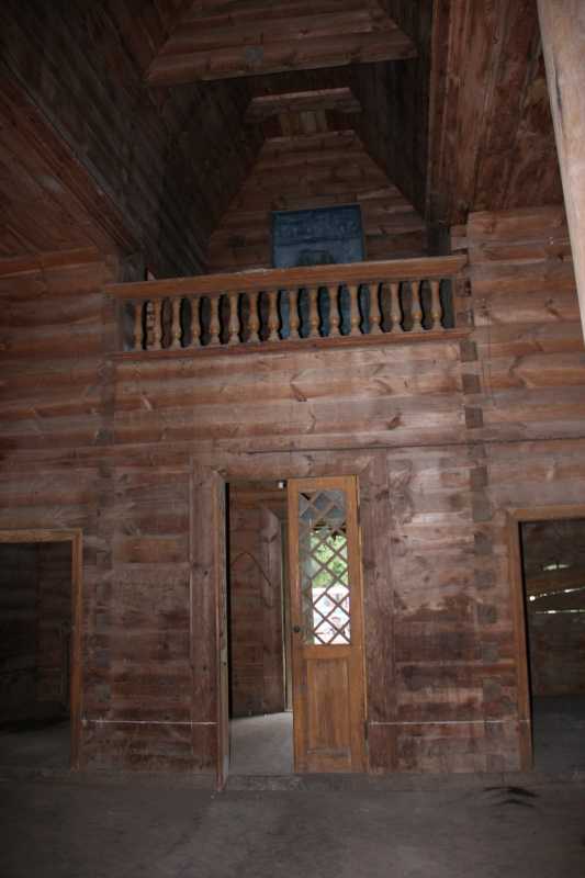 Вид на вхід і хори