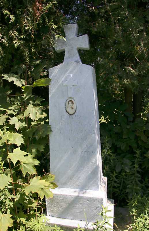 Могила жінки