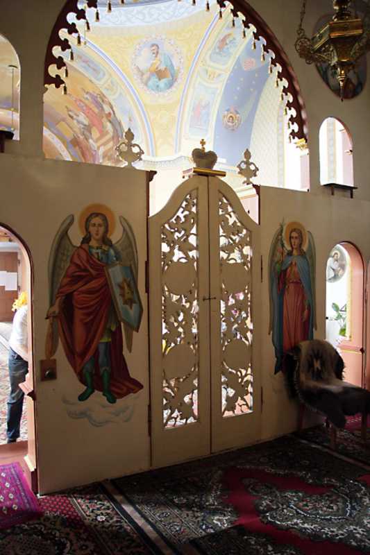 Зворотній бік іконостаса