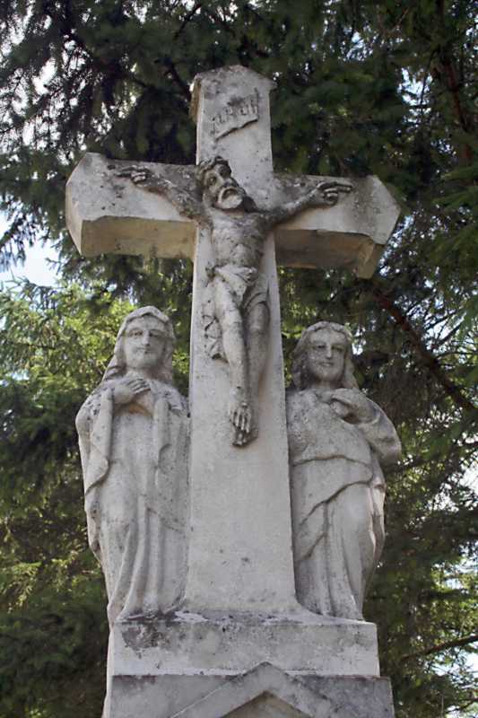 Розп’яття з пристоячими