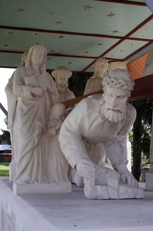 Група скульптур анфас