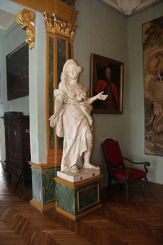 Скульптура жінки (2)