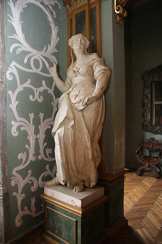 Скульптура жінки (1)