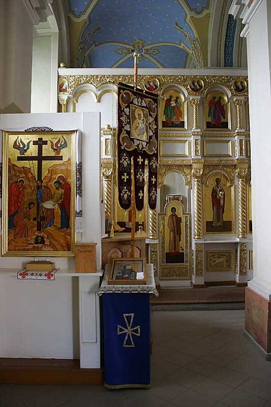 Ліва частина іконостаса (в північній…