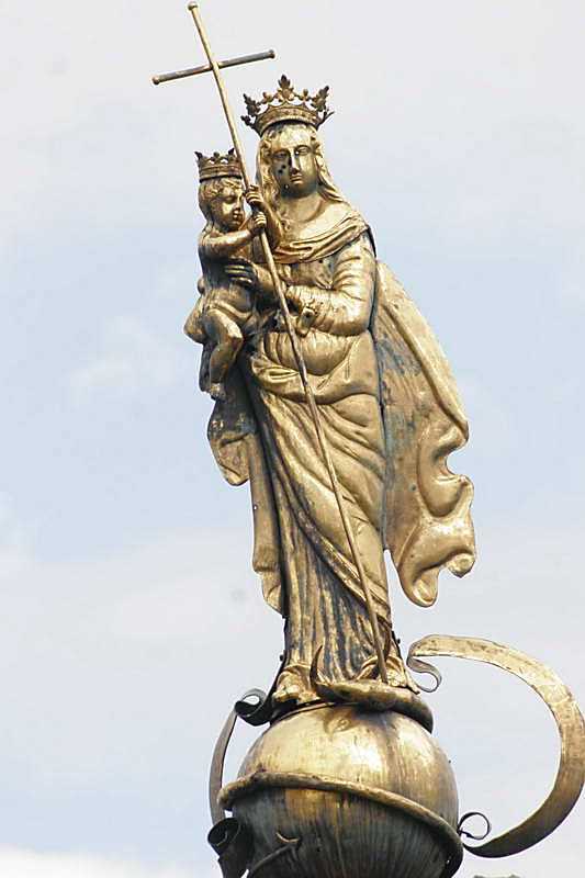 Постать Богородиці з Ісусом (2)