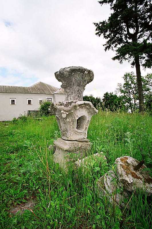 2003 р. Архітектурна деталь (акротерій)