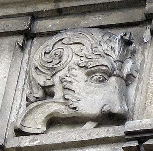 Метопа із гербовим знаком